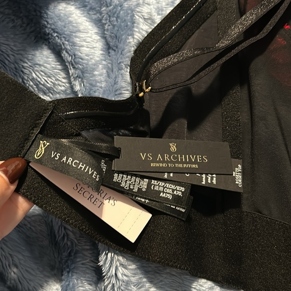 Victoria secret corset with red roses 🌹 - Picture 4 of 7